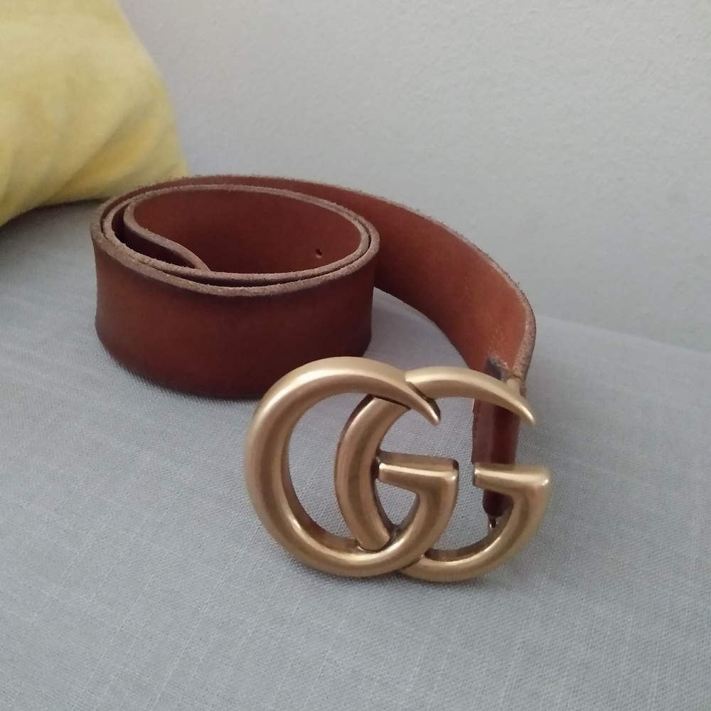 Women's brown leather Gucci belt sz 75 / 30